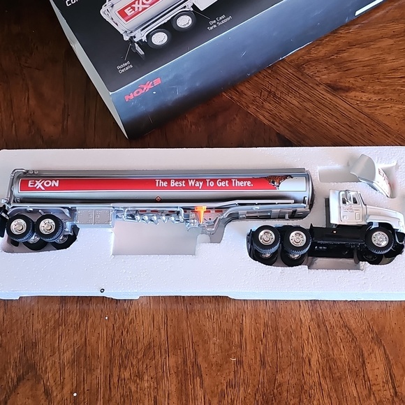Exxon Die Cast Collectible Tanker BNWT Collectors Semi Truck Oil Trucker Gift - Picture 3 of 8